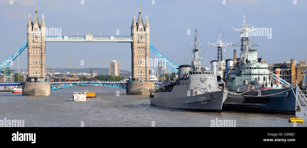 Kriegsschiffe Themse in Pool von London Brasilien Marine fregatte U27 mit Imperial War Museum leichter Kreuzer HMS Belfast Tower Bridge über England Großbritannien Stockfoto