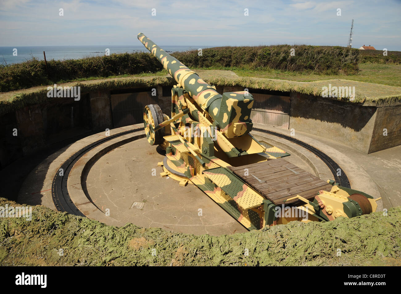 WW11 Deutsch 22cm K532 (f) Artillerie Stück auf dem Display in eine restaurierte Bunker bei Batterie Dollmann, Guernsey. Stockfoto
