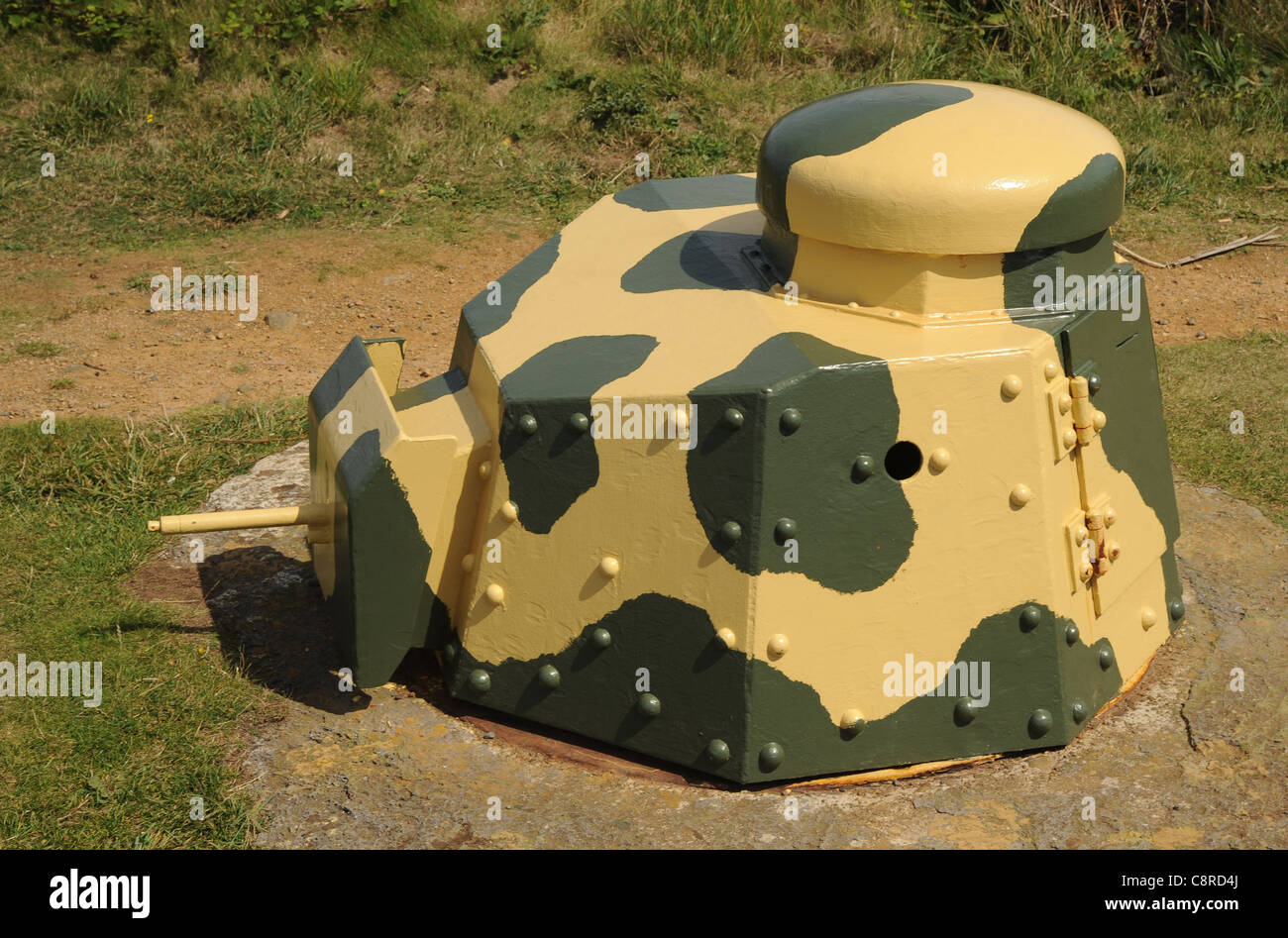 WW11 Deutsch verwendet Renault Ft17 Turm montiert in einem Tobruk Bunker an der restaurierten Batterie Dollmann, Guernsey. Stockfoto