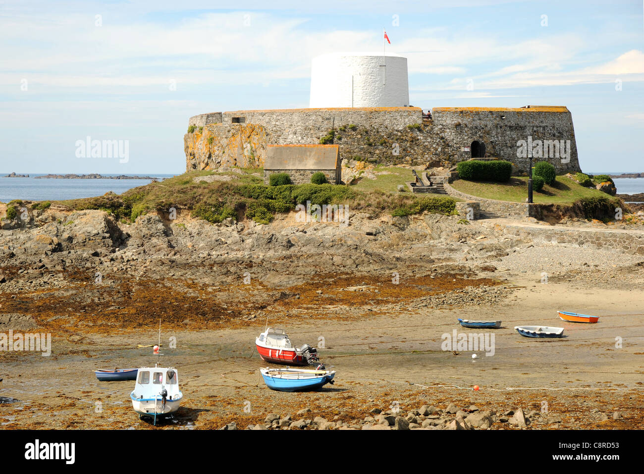 Martello-Turm (1804) bei Fort Grey, Rocquaine Bay, Guernsey, Channel Islands. Stockfoto