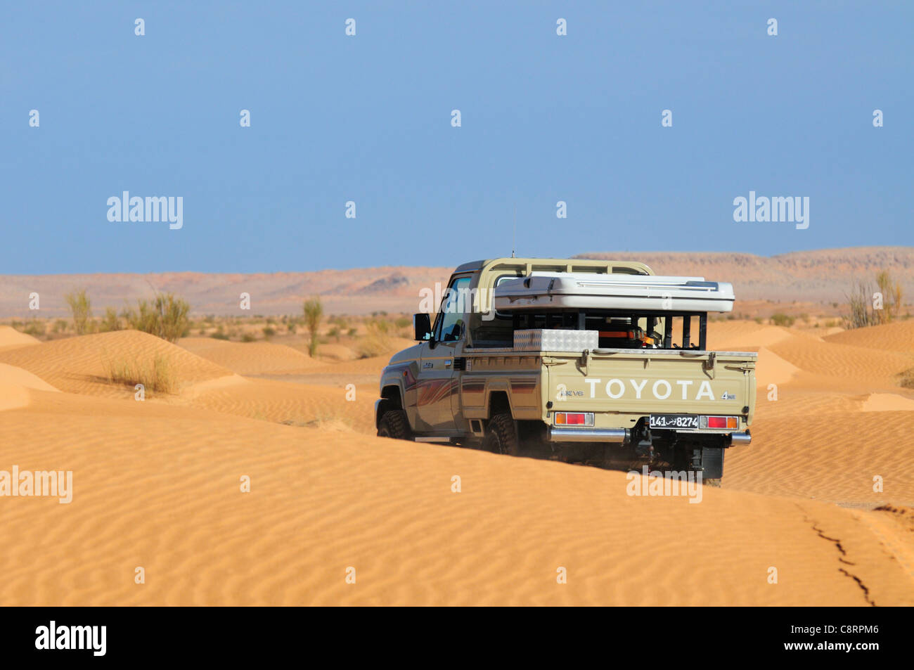 Afrika, Tunesien, nr. Tembaine. Toyota Land Cruiser abholen. Stockfoto