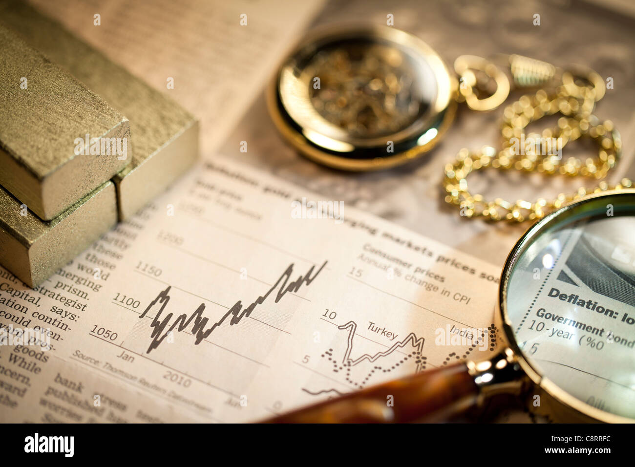 Nahaufnahme der Wachstumskurve des Aktienmarktes in Zeitung Stockfoto