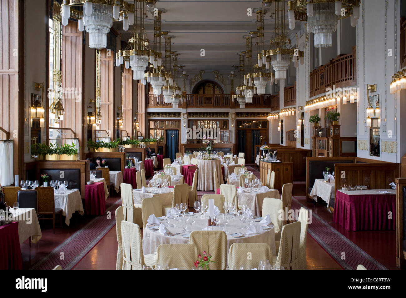 Innere des Art Nouveau Francouzska Restaurant im Obecni Dum oder Gemeindehaus in Prag in der Tschechischen Republik Stockfoto