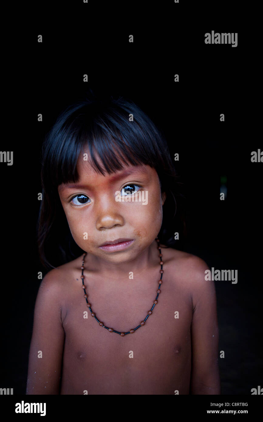 Xingu Indian Girls Fotos Und Bildmaterial In Hoher Auflösung Alamy 