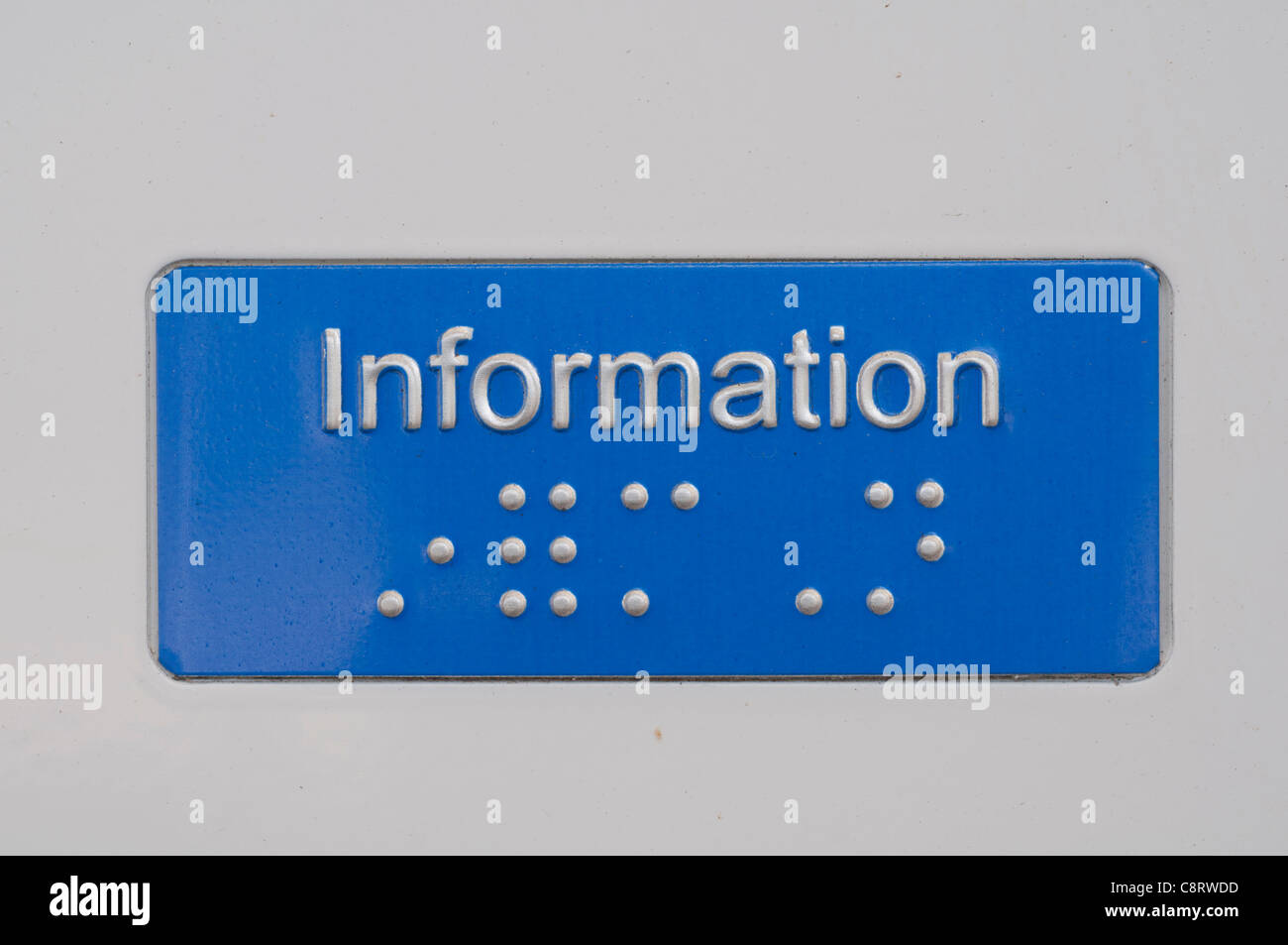 Blindenschrift auf Help Point am Henley in Arden Bahnhof, Warwickshire, UK Stockfoto