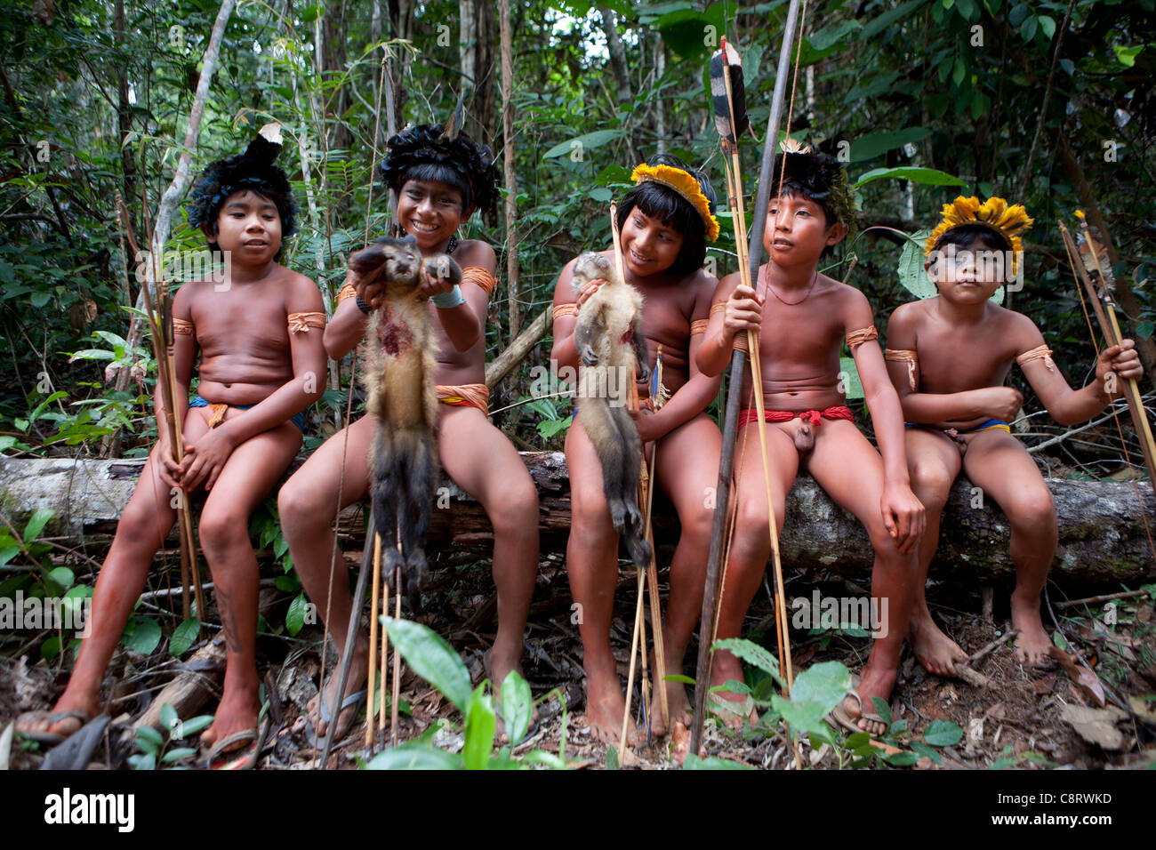 Xingu-Indianer jagen in der Amazone, Brasilien Stockfoto