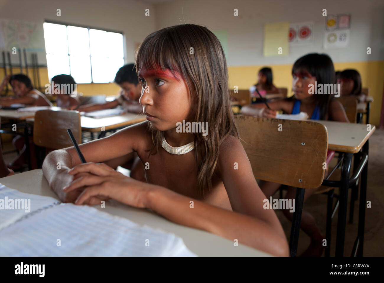 Schule für die Xingu-Indianer in der Amazone, Brasilien Stockfoto