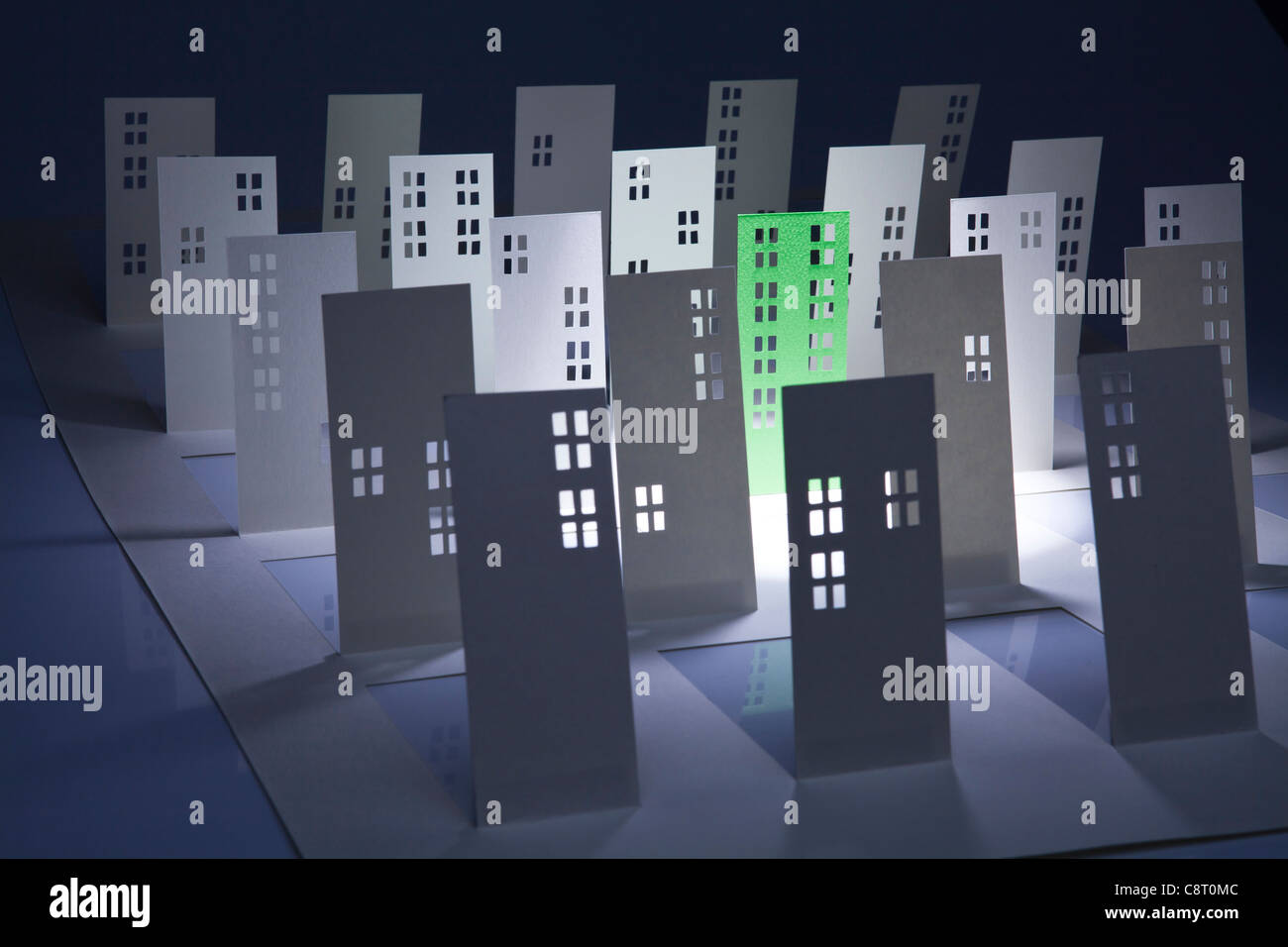 Modell der Green-building-sich von der Masse ab Stockfoto