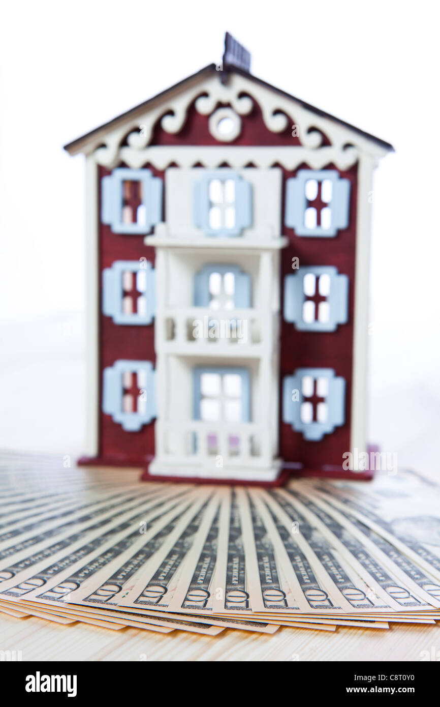 Nahaufnahme des Architekturmodells des Hauses auf zehn-Dollar-Scheine Stockfoto
