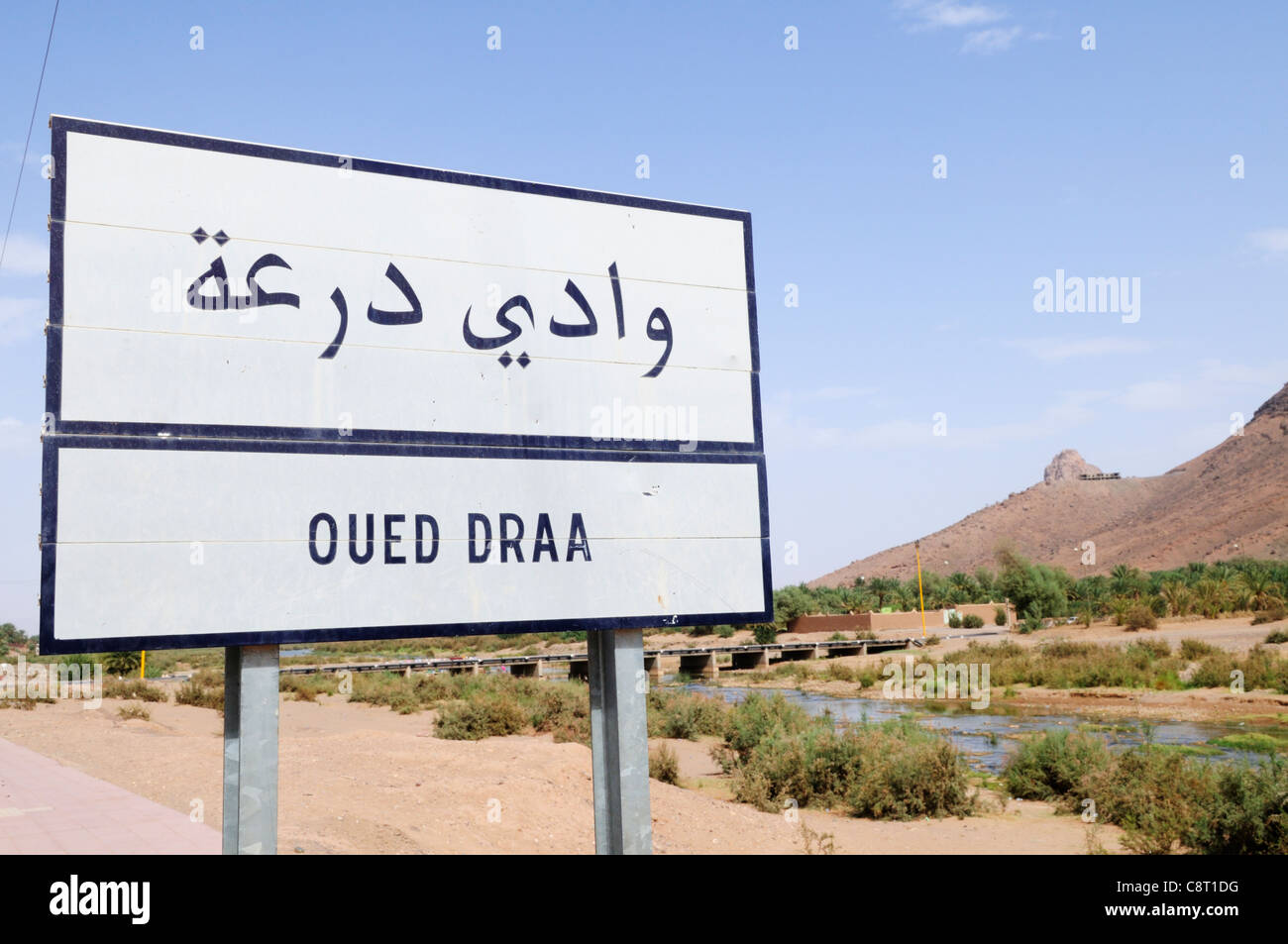 Oued Draa, Draa Flusses Zeichen, Zagora, Marokko Stockfoto