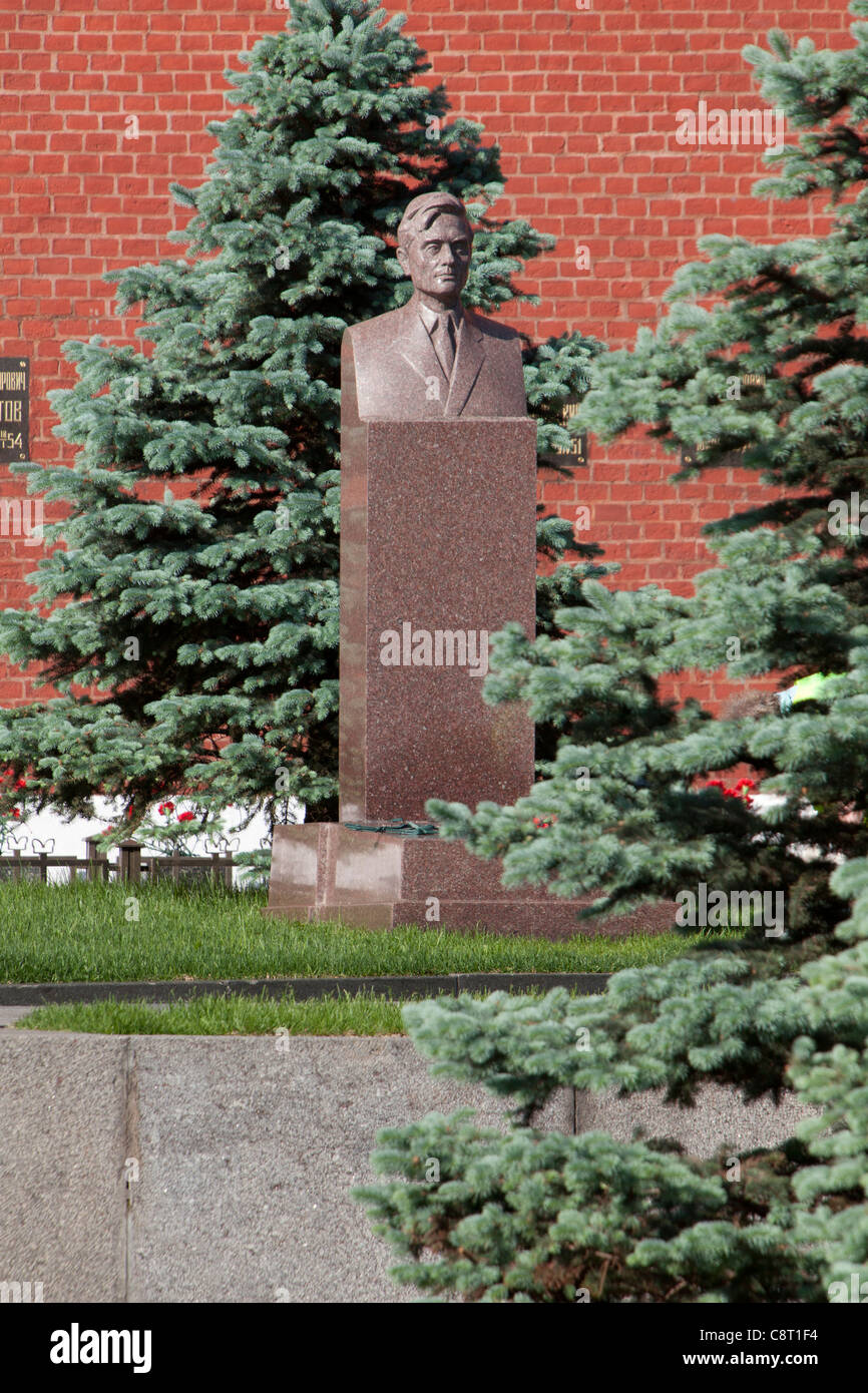 Grab des sowjetischen Staatsmannes Mikhail Suslov (1902-1982) in der Kreml-Mauer Nekropole in Moskau, Russland Stockfoto