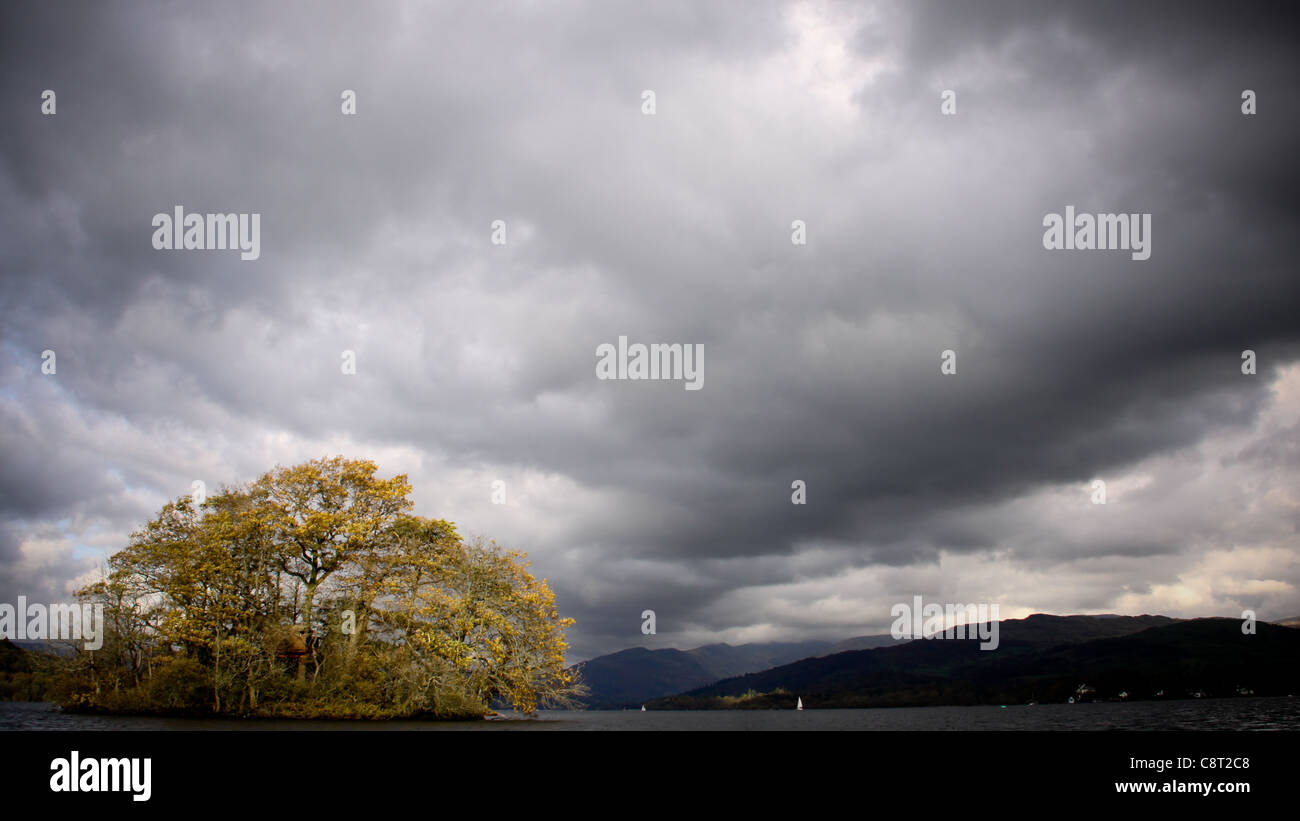 Dramatische Landschaft am Lake Windermere, The Lake District, UK Stockfoto
