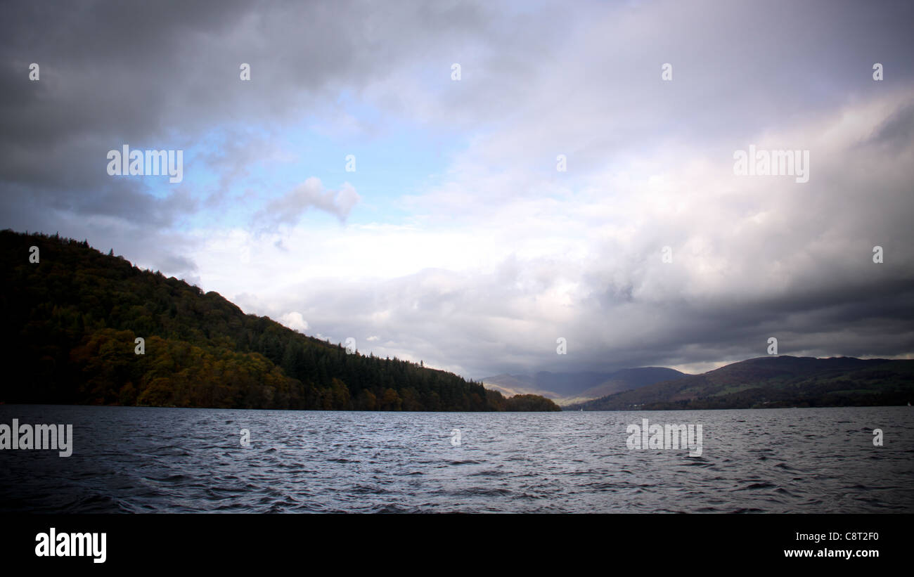 Dramatische Landschaft am Lake Windermere, The Lake District, UK Stockfoto