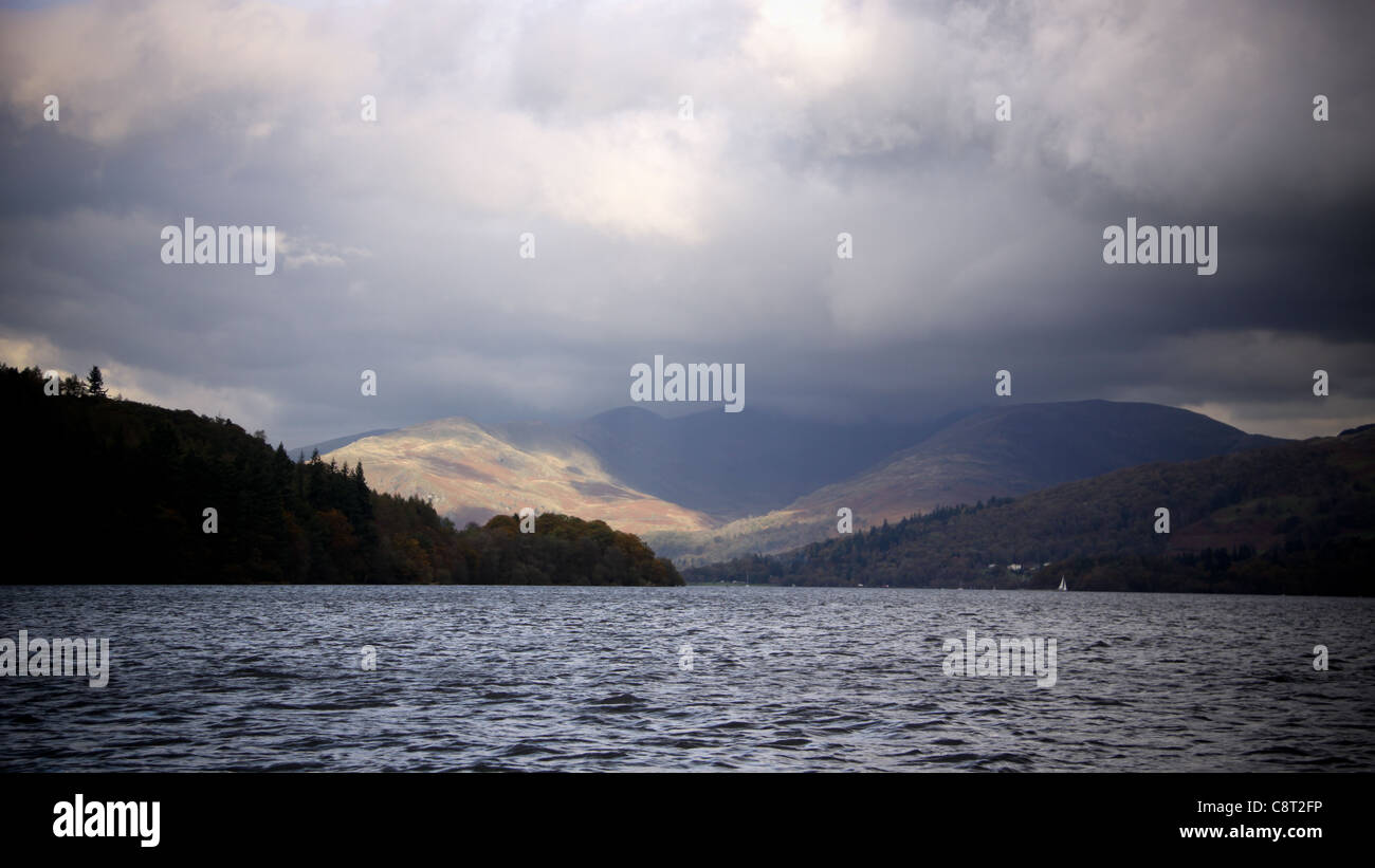 Dramatische Landschaft am Lake Windermere, The Lake District, UK Stockfoto