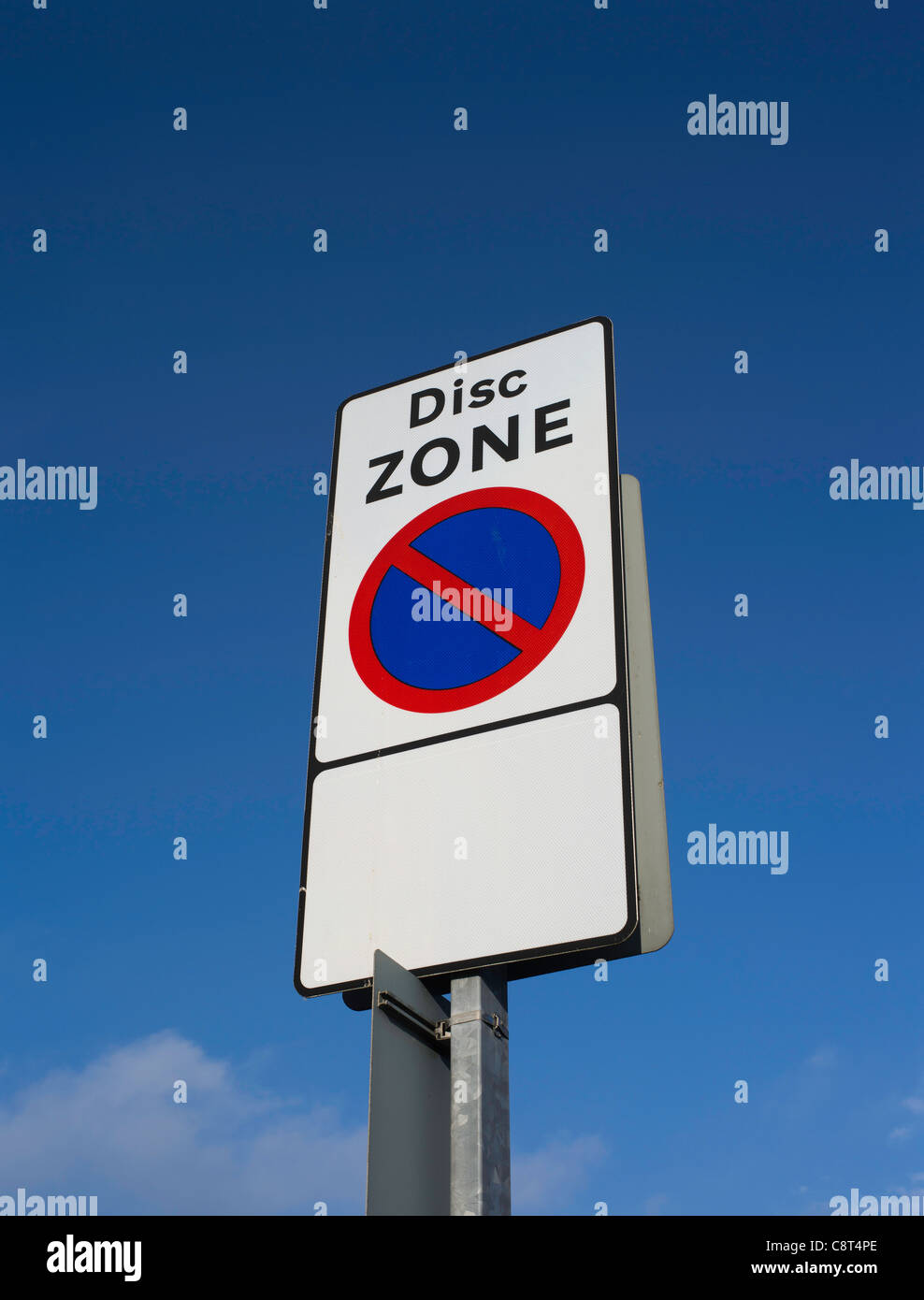 dh Disc Zone WEGWEISER UK Verkehrsschild Parkscheibe Zone Straßenbeschilderung Stockfoto