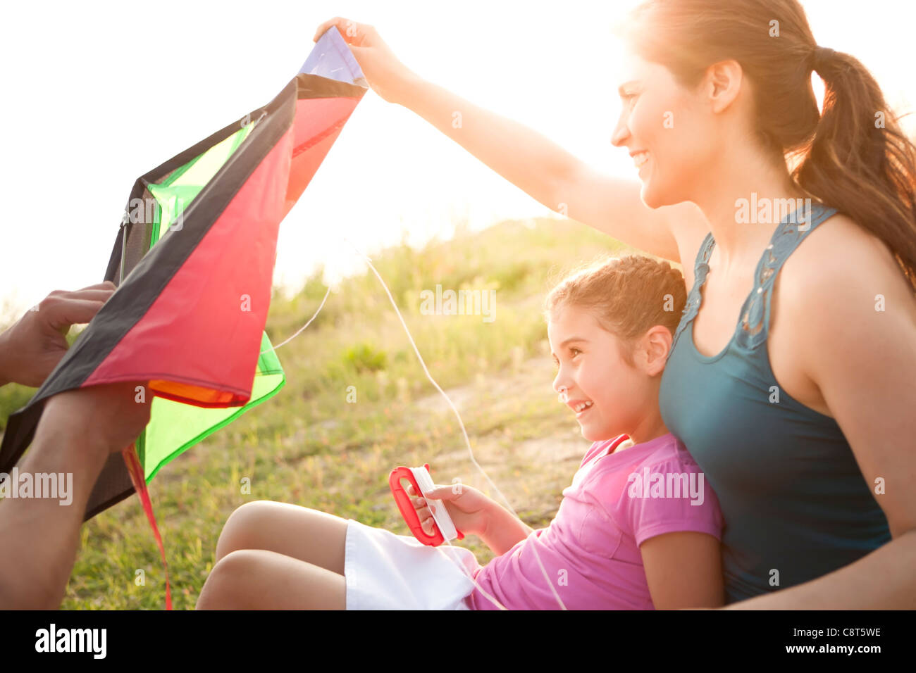 Familie Drachen wird vorbereitet Stockfoto