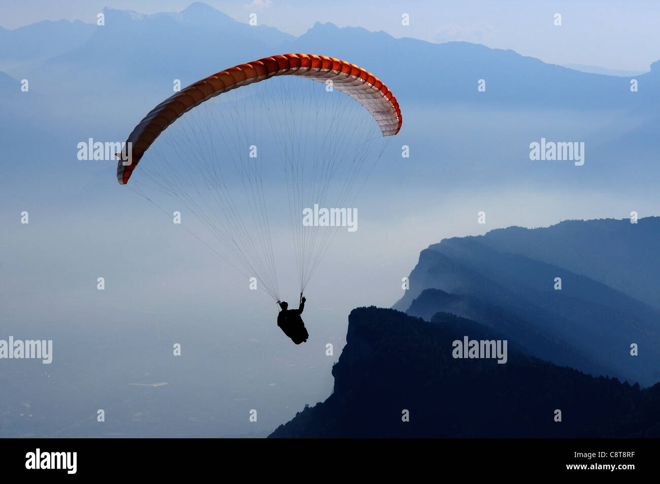 Paragliding in der Chartreuse Region der französischen Alpen Stockfoto