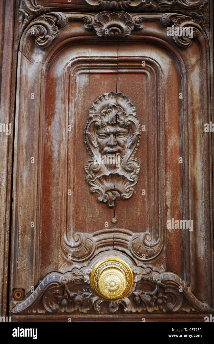 Detail einer alten hölzernen Tür der Palast des Marquis von Dos Aguas. Valencia, Spanien. Stockfoto