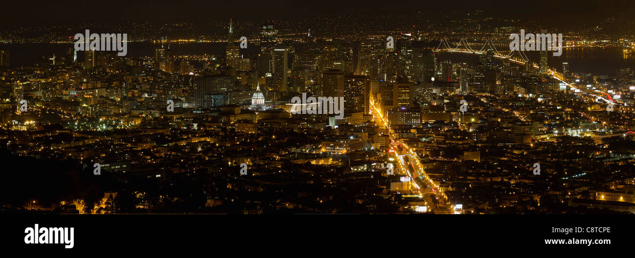 San Francisco California Stadtbild bei Nacht mit Bay Bridge bei Nacht Panorama Stockfoto