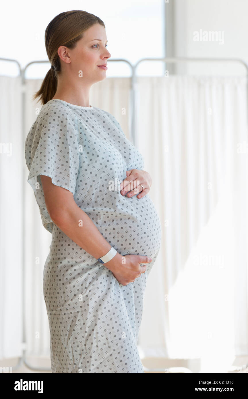 USA, New Jersey, Jersey City, schwangere Frau im Krankenhaus Stockfoto