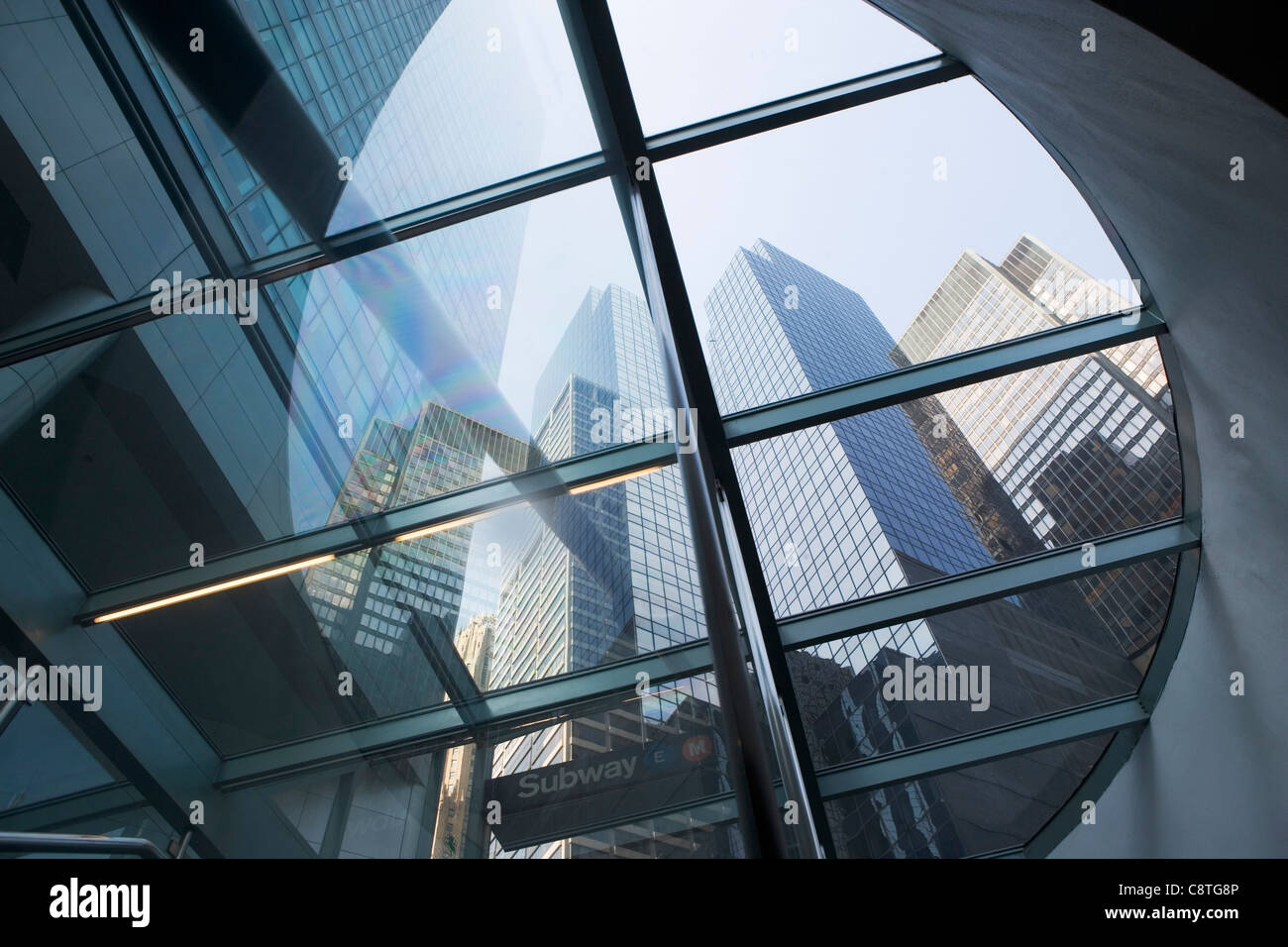 USA, New York State, New York City, Manhattan, niedrigen Winkel Ansicht der Wolkenkratzer Stockfoto