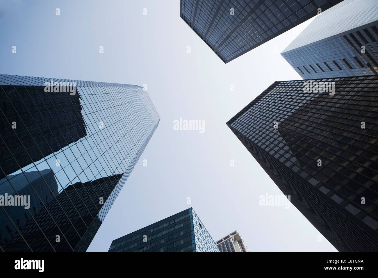 USA, New York State, New York City, Manhattan, niedrigen Winkel Ansicht der Wolkenkratzer Stockfoto