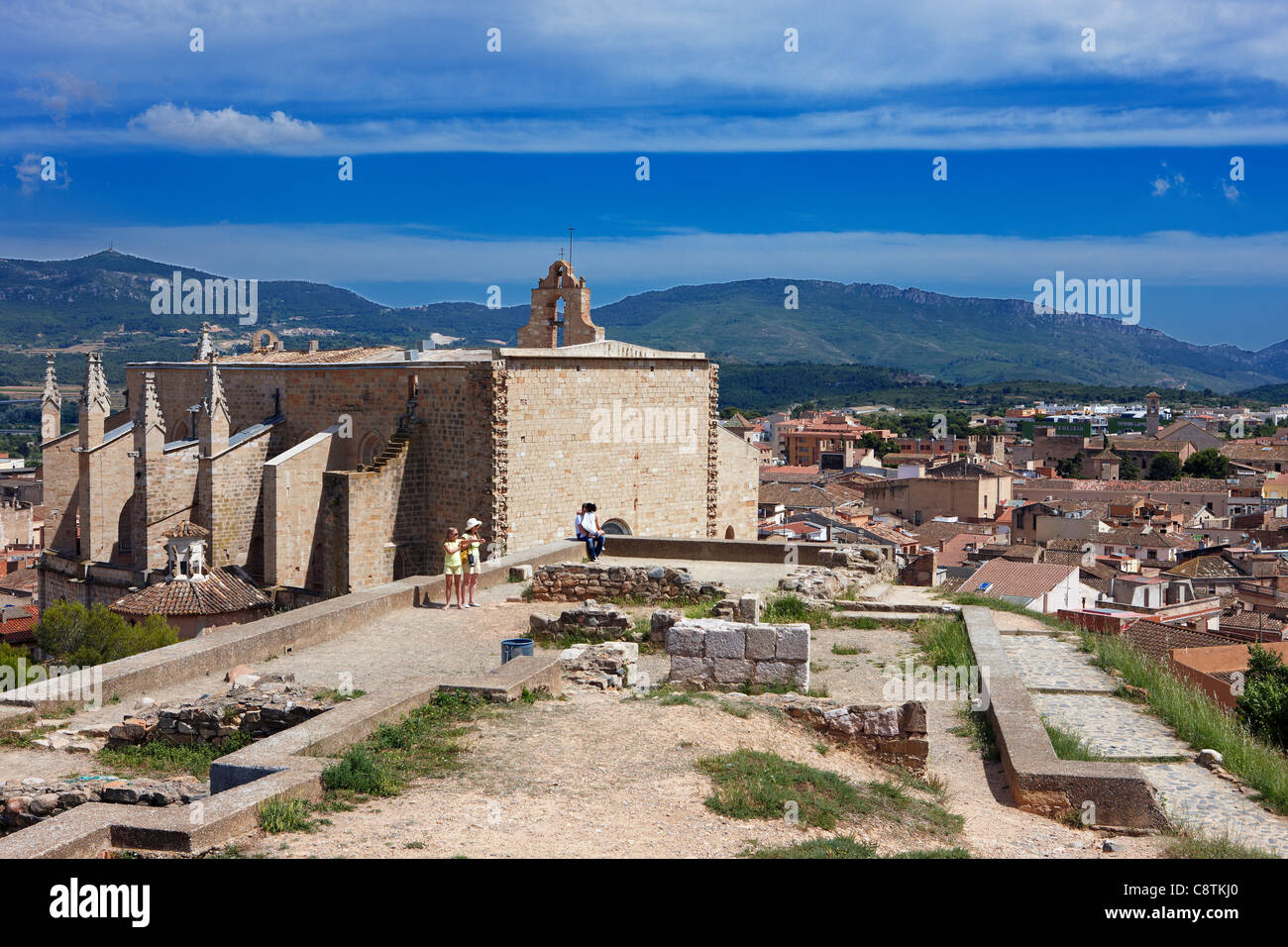 Montblanc Stadt wie aus Santa Barbara Hill gesehen. Katalonien, Spanien. Stockfoto