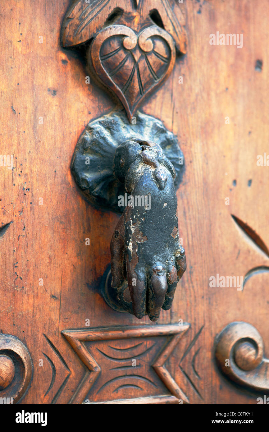 Alte Tür. Montblanc, Katalonien, Spanien. Stockfoto