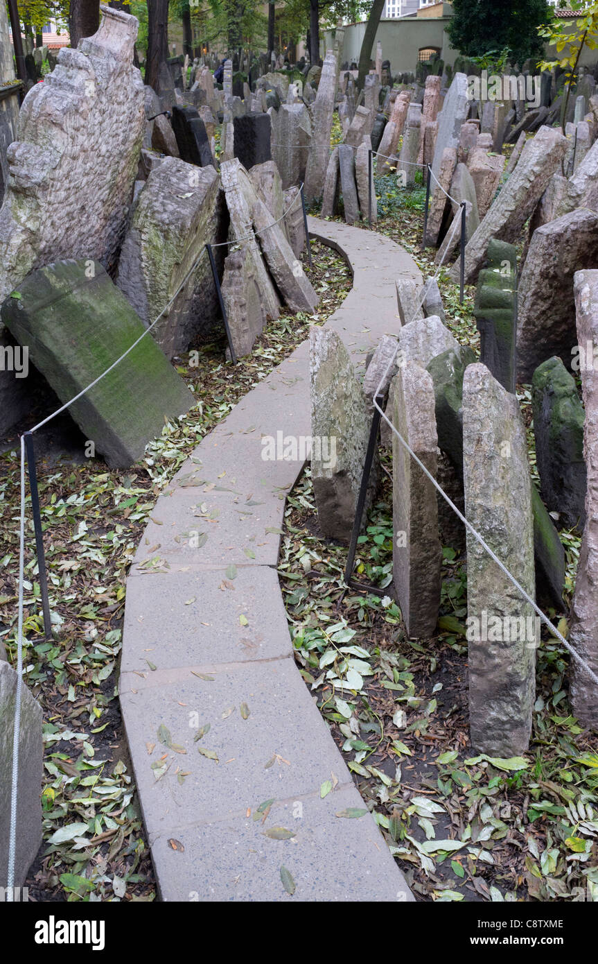 Alte jüdische Friedhof in Josefov in Prag in der Tschechischen Republik Stockfoto