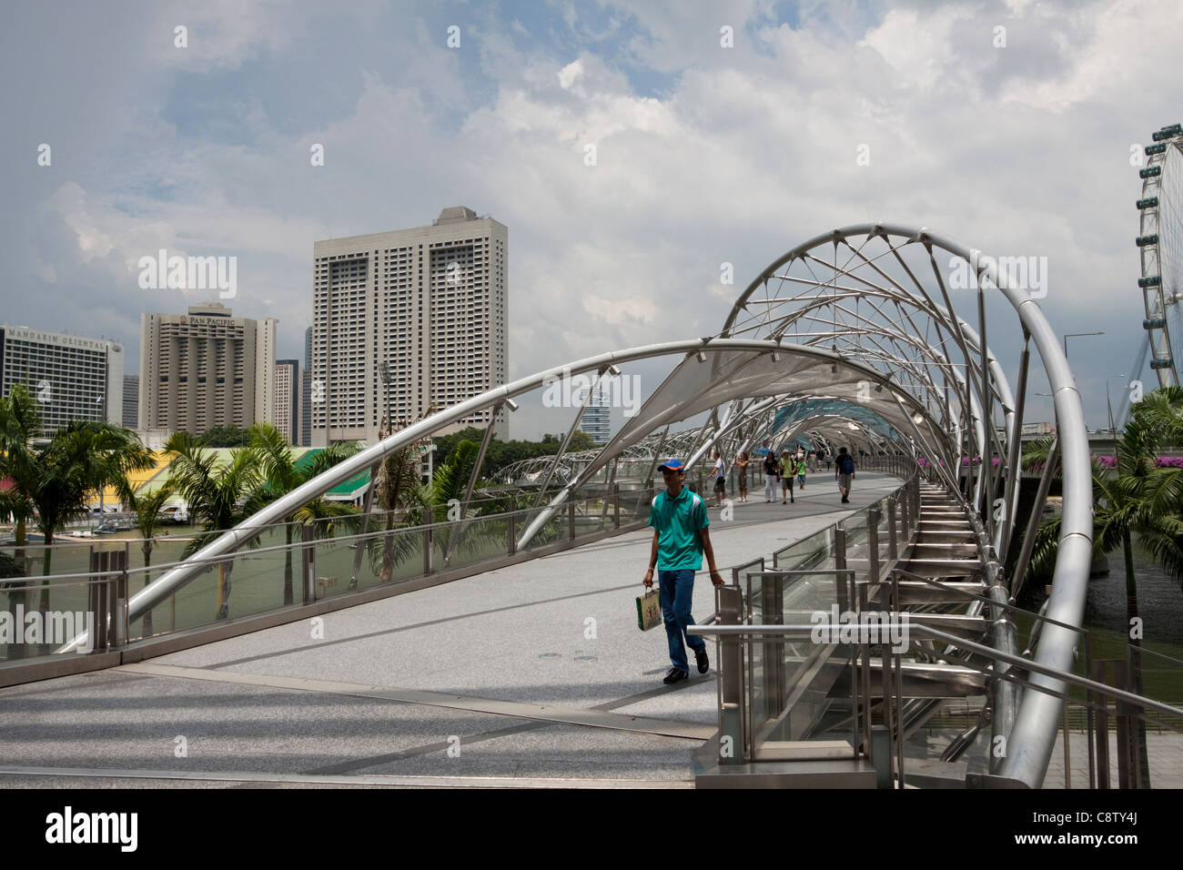 Die Helix-Brücke die Welt zuerst gebogen Doppel-Helix-Brücke, Singapur Stockfoto