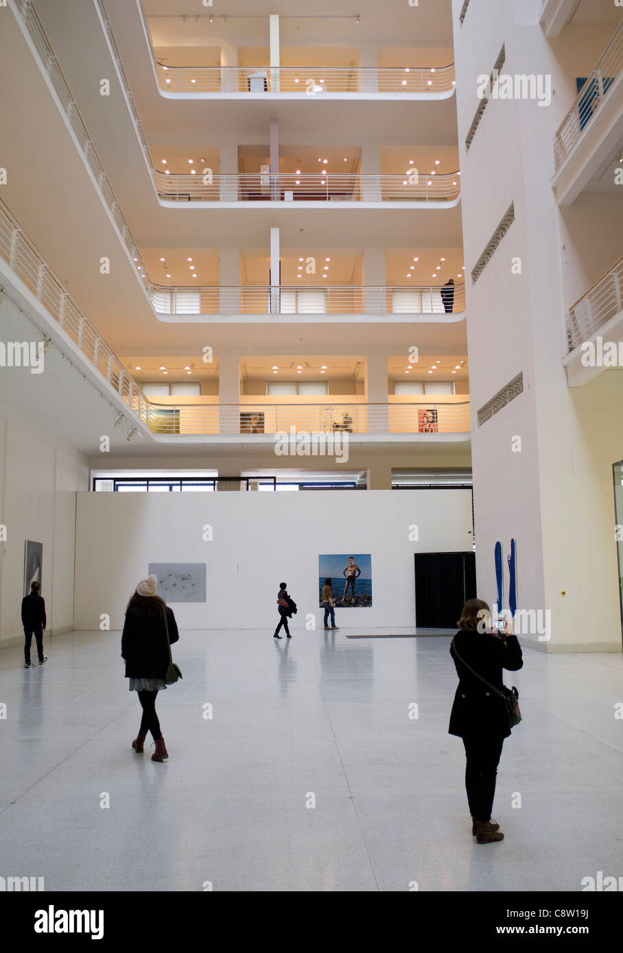 Museum für moderne Kunst oder Veletrzni Palast Prag in der Tschechischen Republik Stockfoto