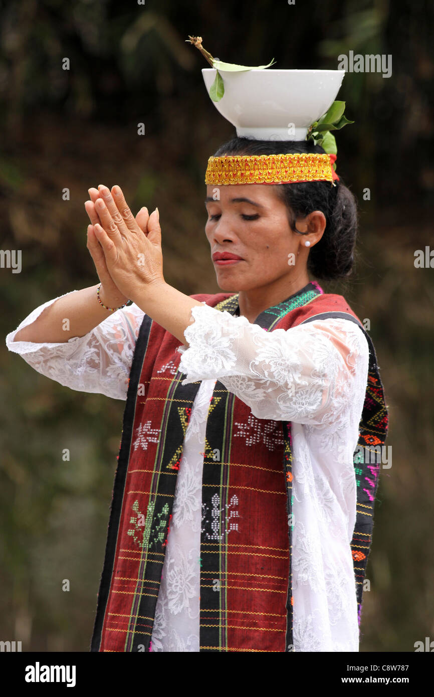 Toba-Batak-Lady, die traditionellen Tanz, Sumatra Stockfoto