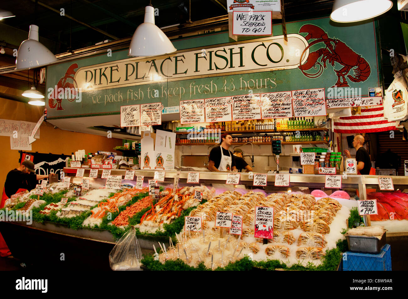 Seattle Hecht Ort Fish Monger Bauern Markt US-Bundesstaat Washington Vereinigte Staaten von Amerika-USA Stockfoto