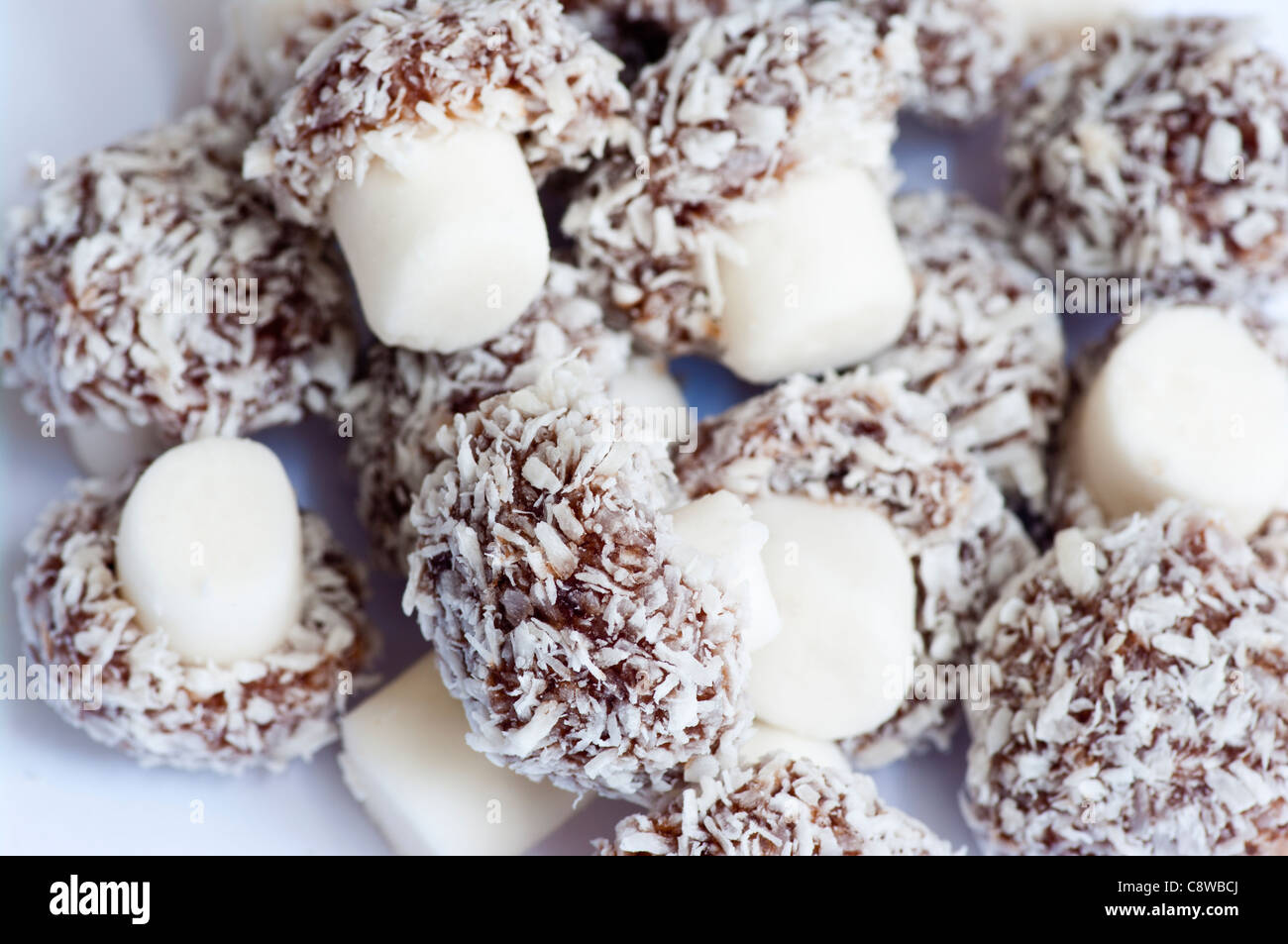 Kokosnuss Pilz traditionellen Süßigkeiten Süßwaren. Selektiven Fokus auf einem süßen Stockfoto