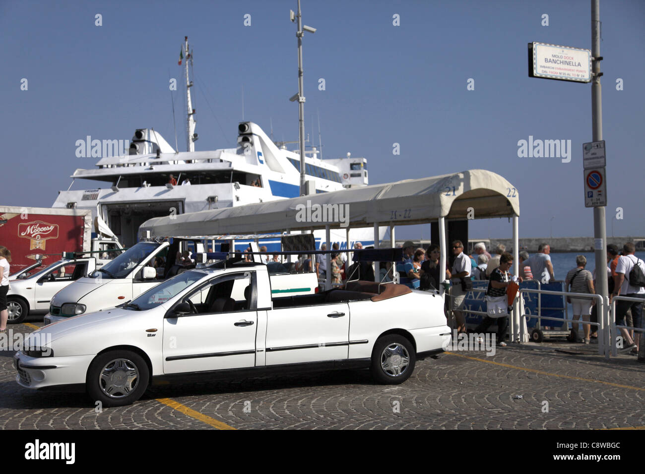 LOKALEN TAXI am Hafen MARINA GRANDE Insel CAPRI Italien 17. September 2011 Stockfoto