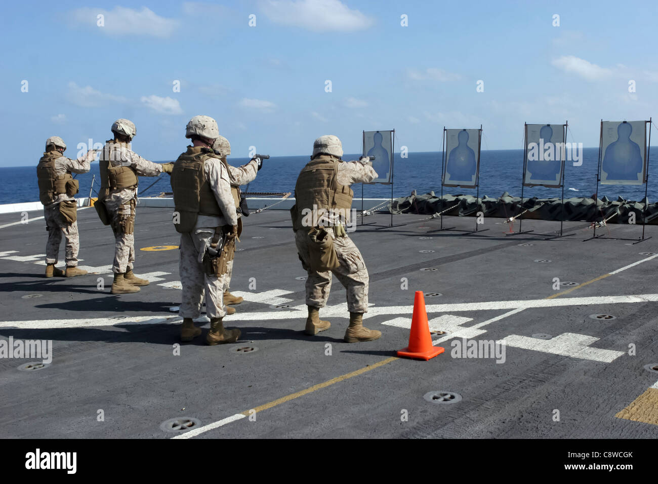 Militär-Polizisten zu bekämpfen Logistik-Bataillon 26, 26. Marine Expeditionary Unit zugeordnet, Stockfoto