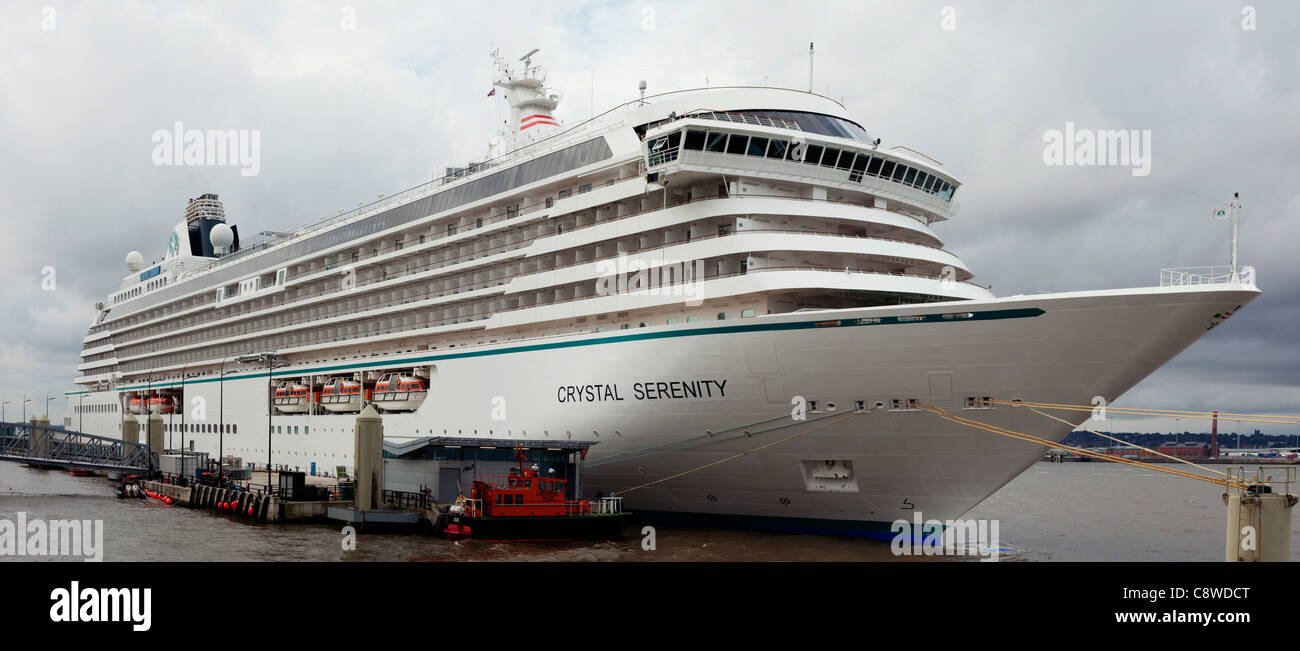 Crystal Serenity cruise Liner at Liverpool Dock vertäut Stockfoto