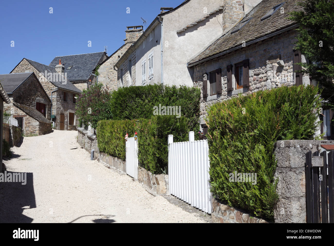 Land Dorf Straßenszene, Termes, Frankreich Mai 2011 Stockfoto