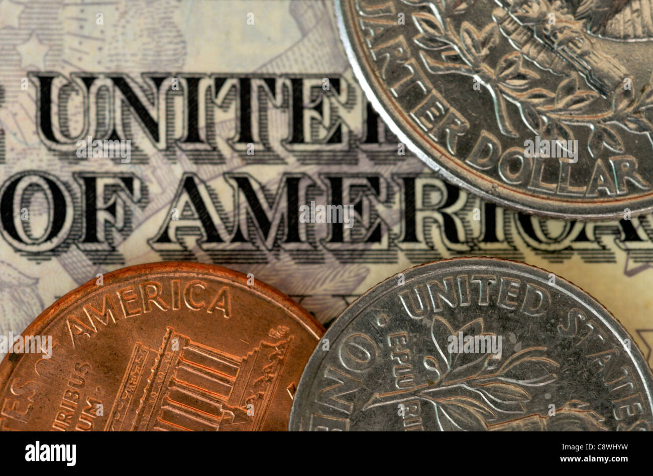 Amerikanischen Dollarschein mit Münzen Stockfoto