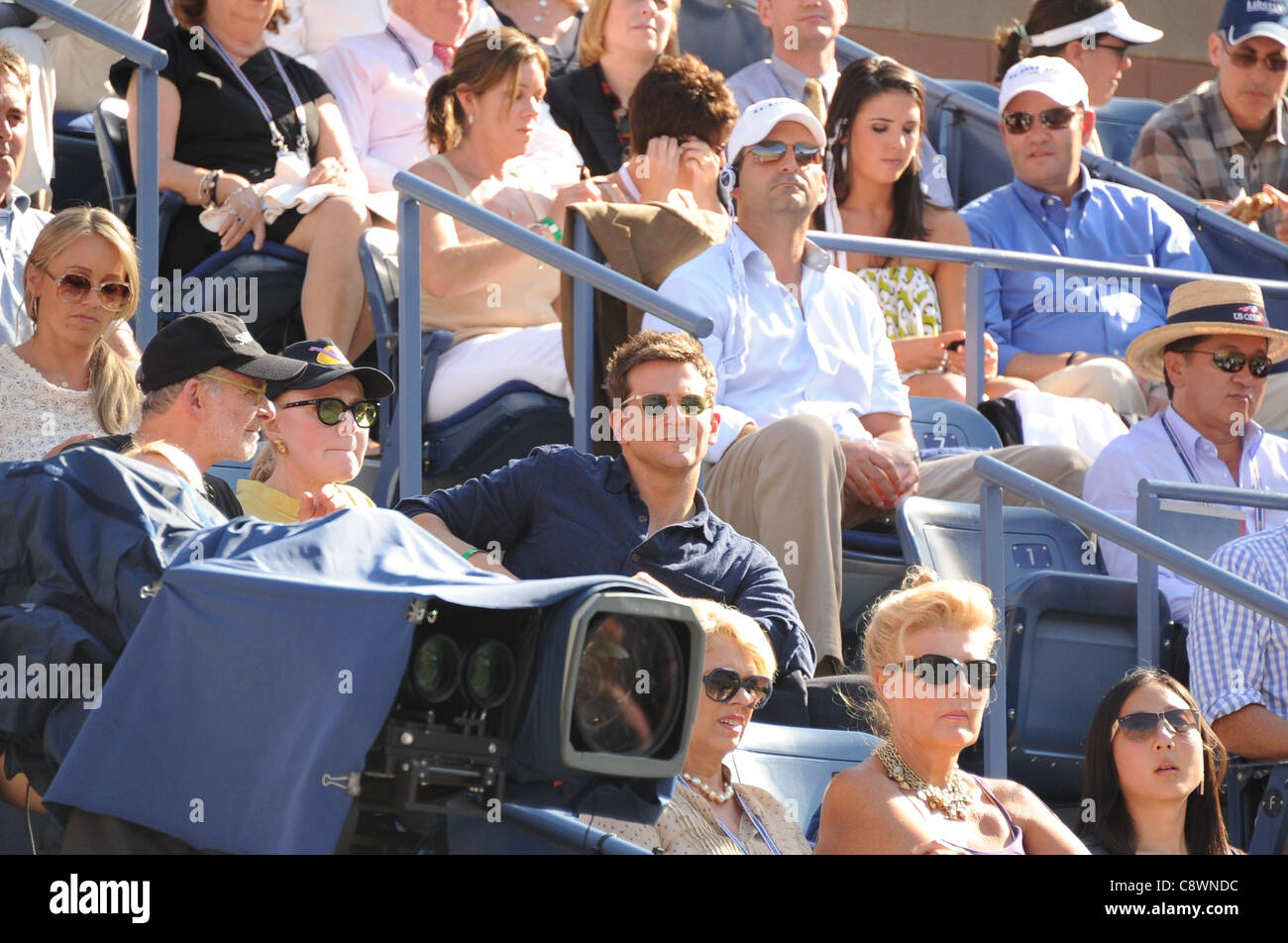Bob Balaban far left Bradley Cooper in Anwesenheit US OPEN 2011 Tennis Championship - SAß USTA Billie Jean King National Tennis Stockfoto