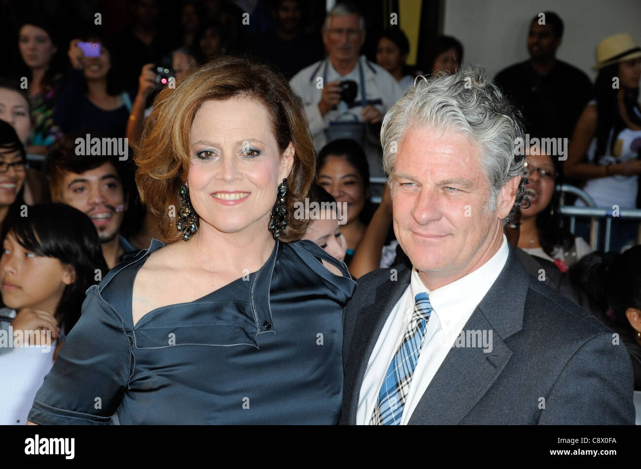 Sigourney Weaver Jim Simpson Im Ankunftsbereich Fur Entfuhrung Premiere Graumans Chinese Theatre Los Angeles Ca Am 15 September Stockfotografie Alamy