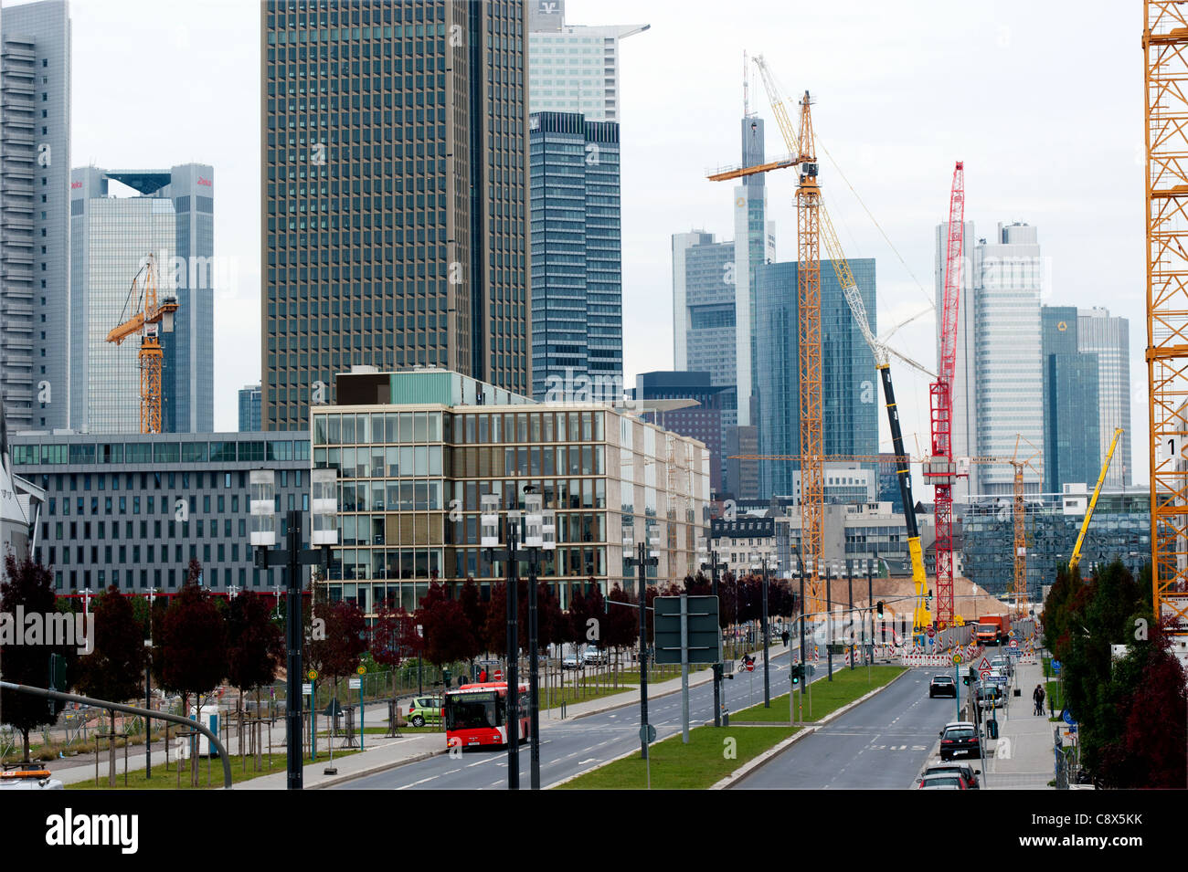Baustelle, Hochhäuser mit Baukräne in Frankfurt Am Main, Hessen, Deutschland, Europa. Stockfoto