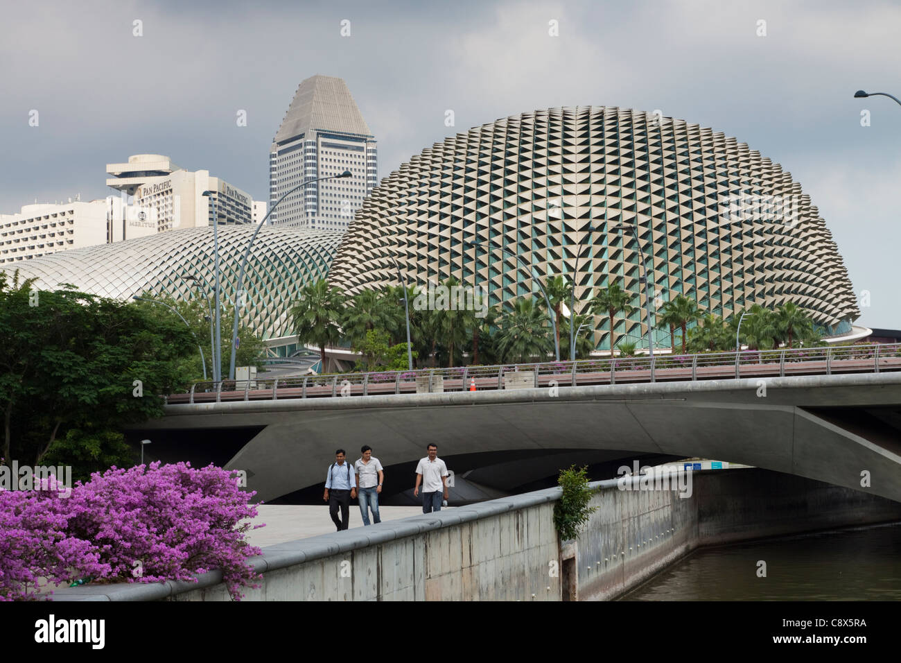 Performing Arts Center, Esplanade, Marina Bay, bekannt lokal als die Durian wegen seiner Ähnlichkeit mit der Frucht, Singapur. Stockfoto