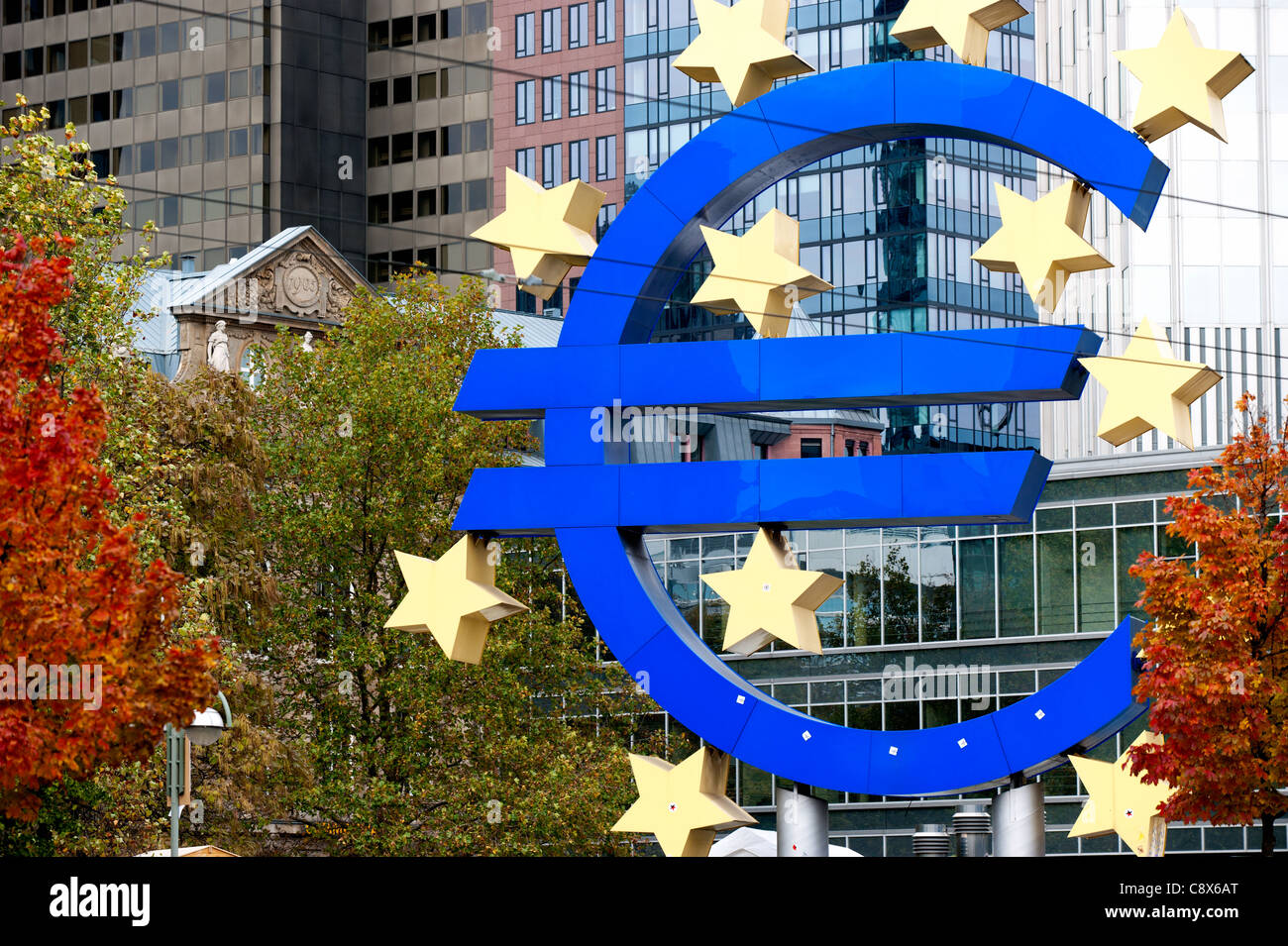 Euro-Symbol vor der EZB, Europäische Zentralbank, Willy-Brandt-Platz-Platz in Frankfurt Am Main, Deutschland Stockfoto