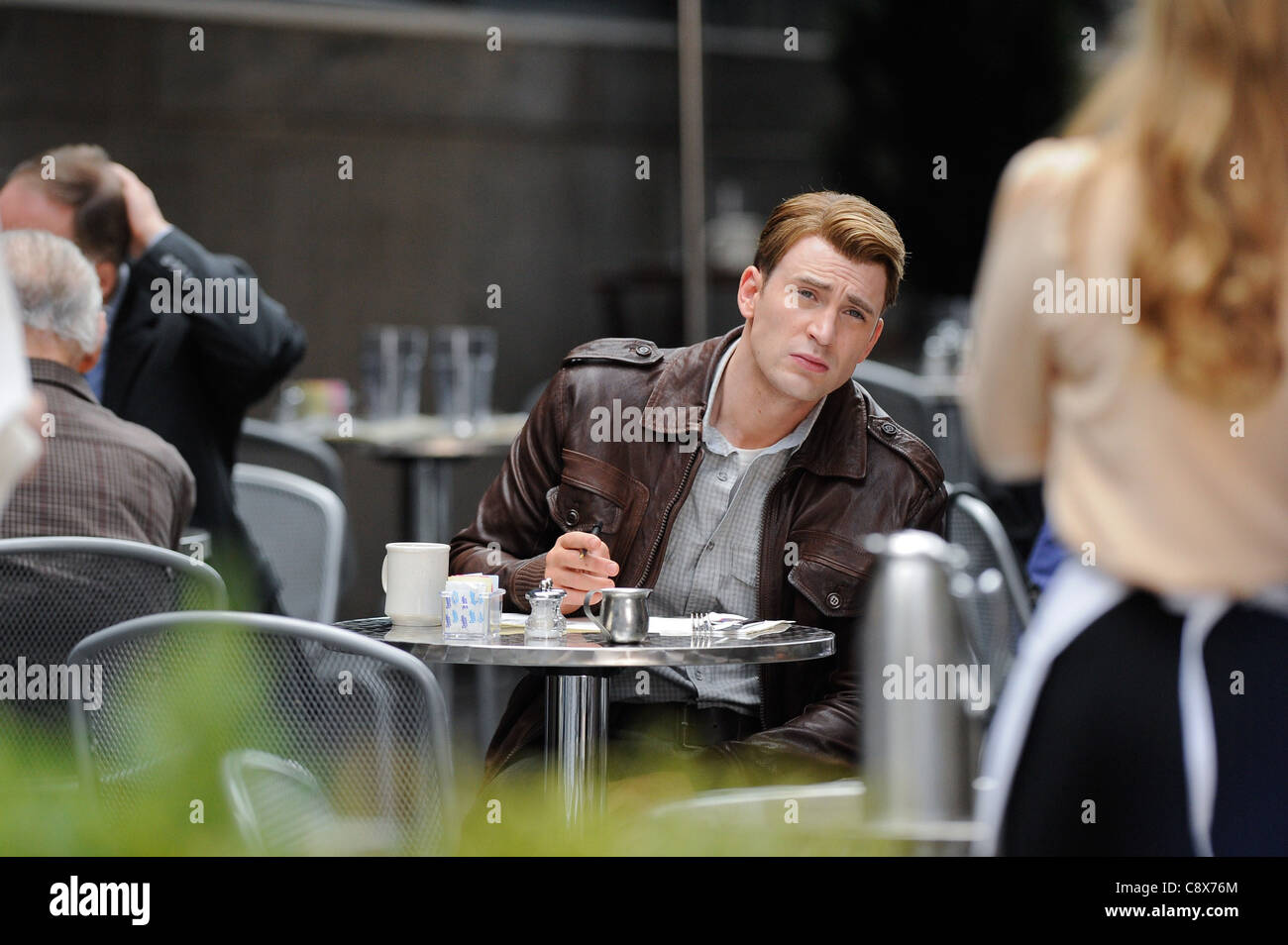 Chris Evans Filme Szene '' The Avengers'' Film festgelegten Pershing Square Restaurant über Promi-Schnappschüsse - SAT New York NY Stockfoto