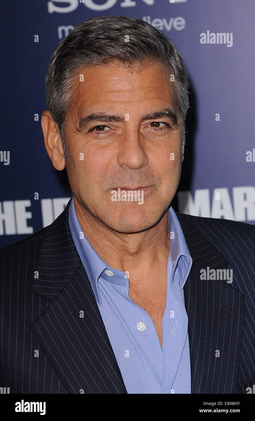 George Clooney ArrivalsIDES März New York PremiereZiegfeld Theatre New York NY 5. Oktober 2011 Foto Kristin Callahan/Everett Stockfoto