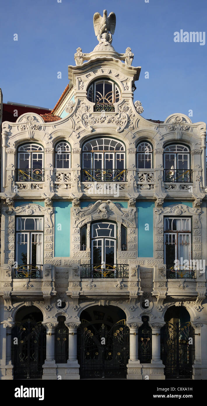 Ein Jugendstil-Gebäude-Fassade in Rua de João Mendonça, Aveiro, Portugal.  Aveiro gilt als Jugendstil-Hauptstadt Portugals. Stockfoto