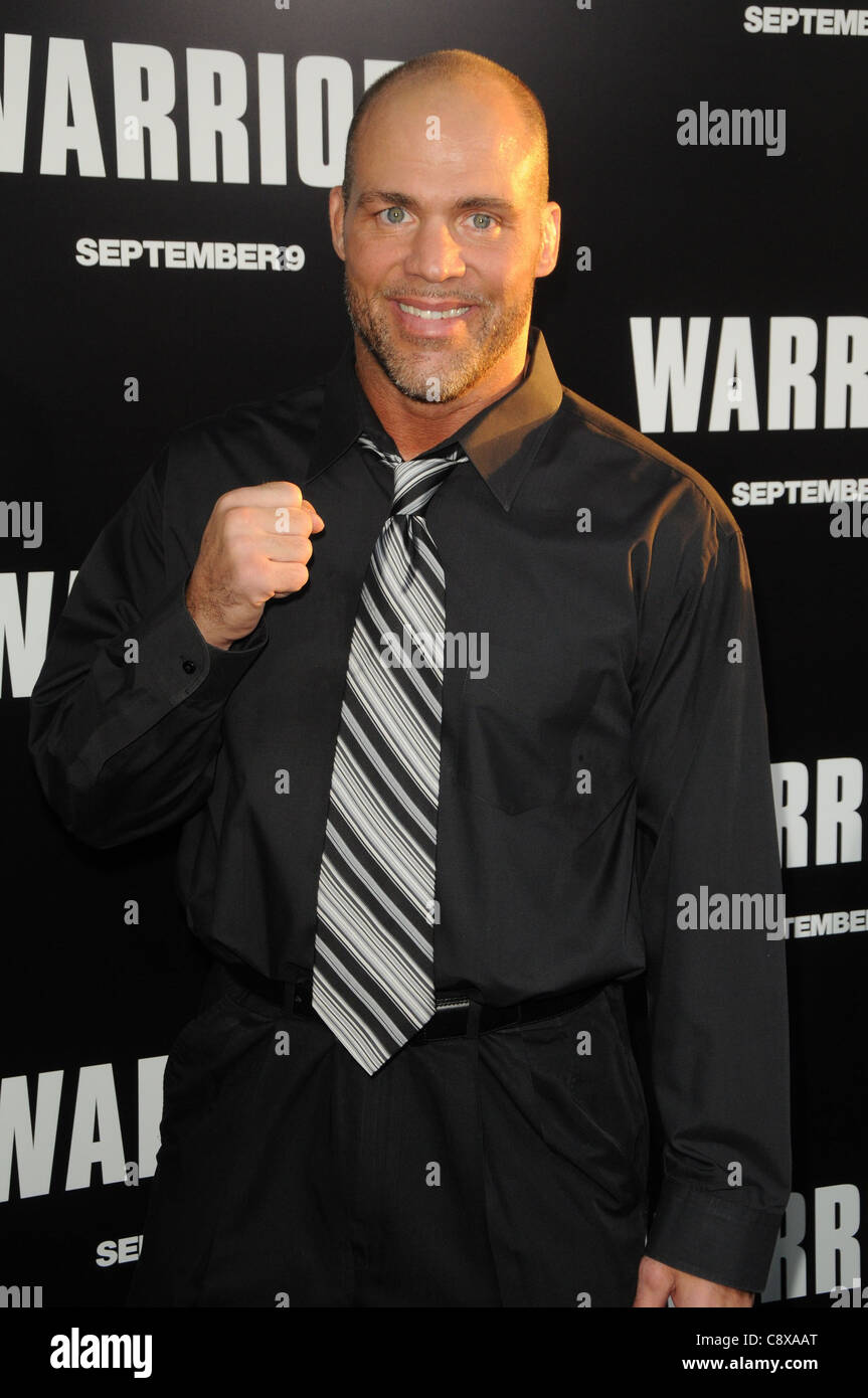 Kurt Angle Ankünfte Krieger Premiere ArcLight Hollywood Theater Los Angeles CA 6. September 2011 Foto Dee Cercone/Everett Stockfoto