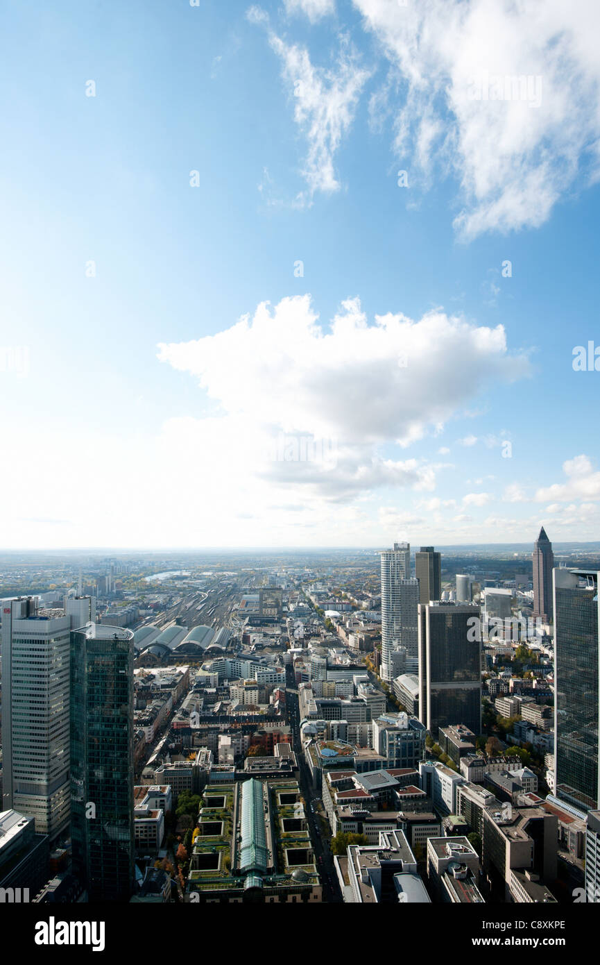 Blick vom Dach des Main Tower in Frankfurt Am Main, Hessen, Deutschland. Stockfoto