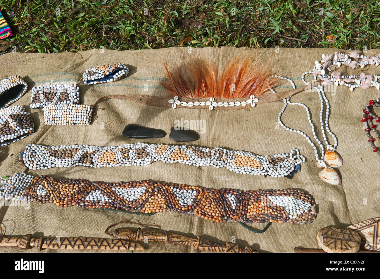 Artikel zum Verkauf einschließlich Raggiana Bird Of Paradise Lumes im Markt bei Paiya Western Highlands-Papua-Neuguinea Stockfoto